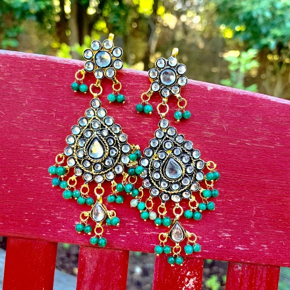 Green kundan long Indian Earring - Picture 2 of 4